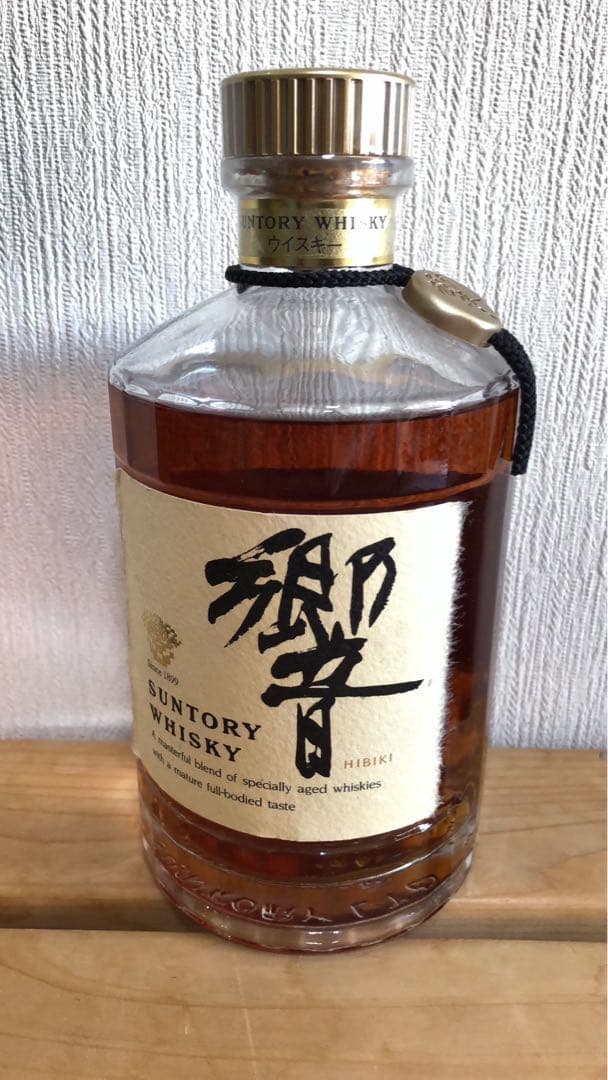 サントリー 響 700ml金キャップ