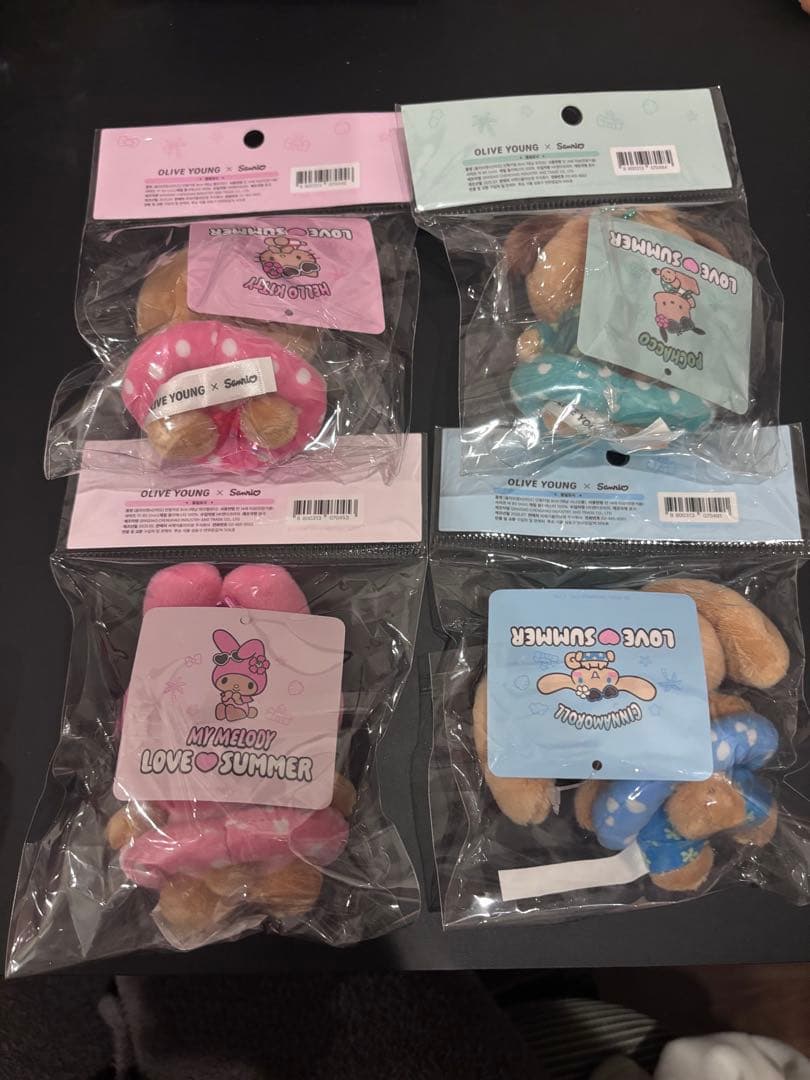 オリーブヤング×サンリオ　日焼け　ぬいぐるみキーホルダー