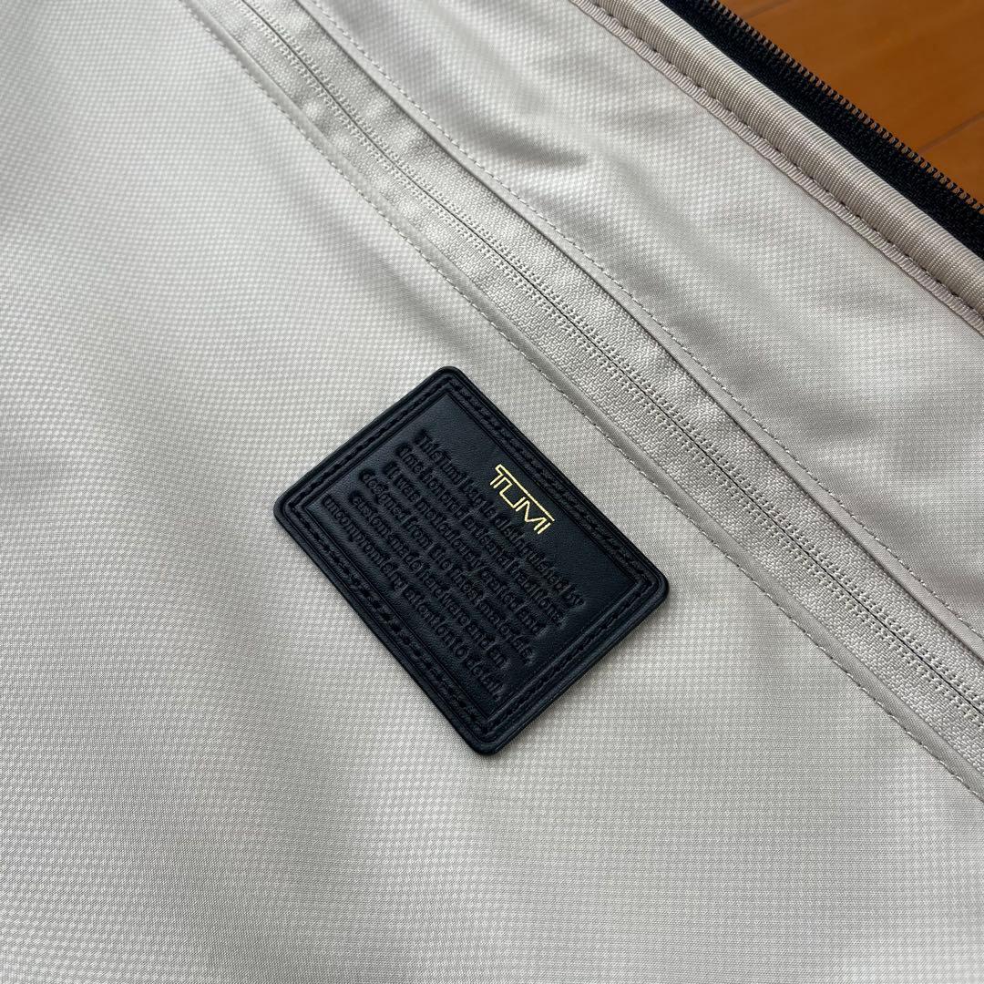 TUMI ALPHA インターナショナル デュアルアクセス ブラックゴールド