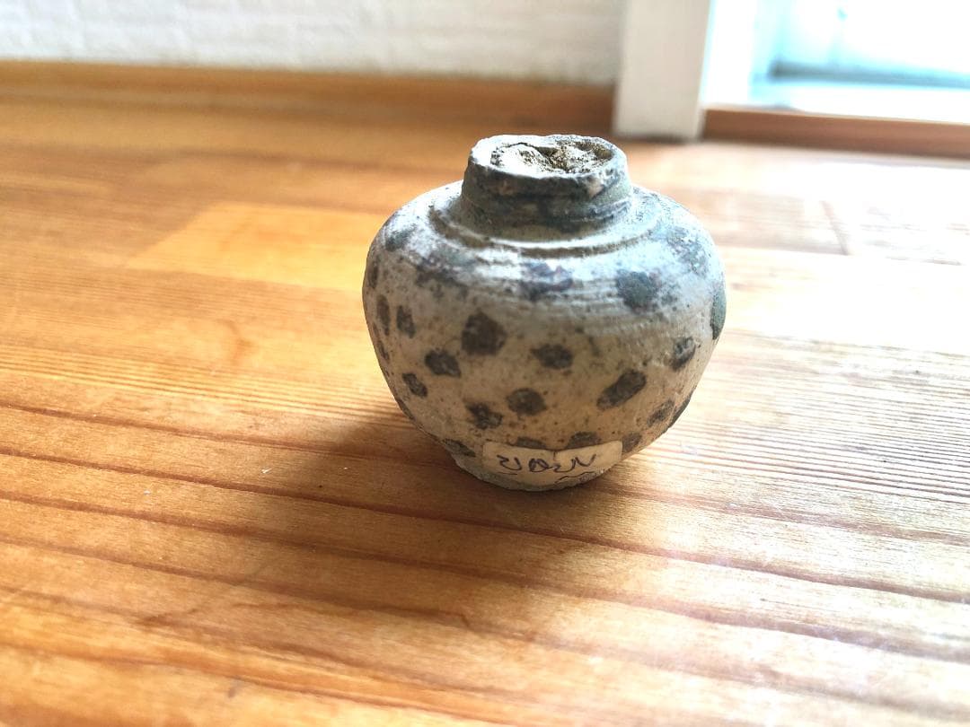 【タイ・骨董・出土品】宋胡録（スンコロク）白釉斑紋小壺（1301年~1600年）