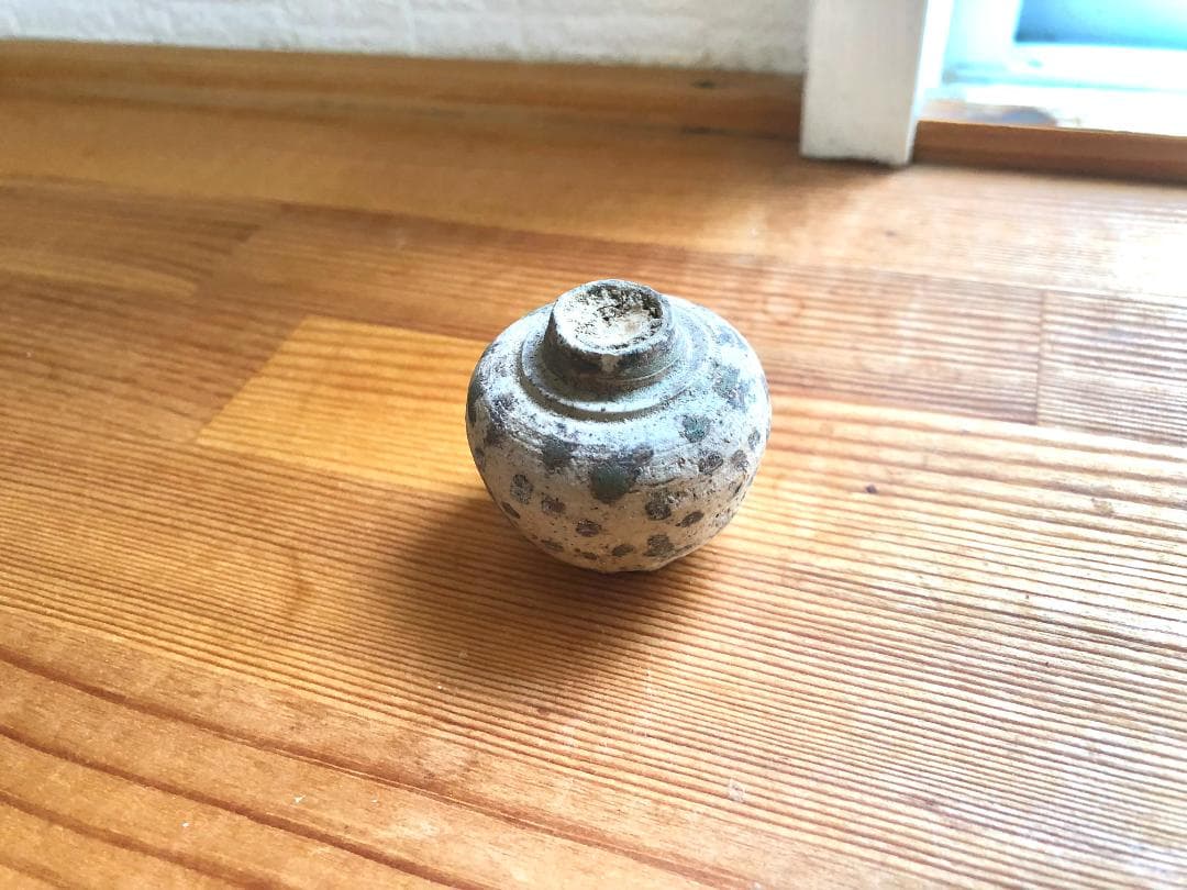 【タイ・骨董・出土品】宋胡録（スンコロク）白釉斑紋小壺（1301年~1600年）