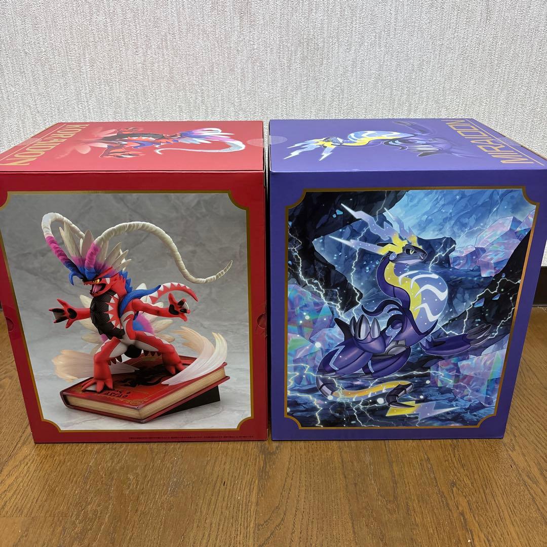 コトブキヤ　ミライドン、コライドン　フィギュア