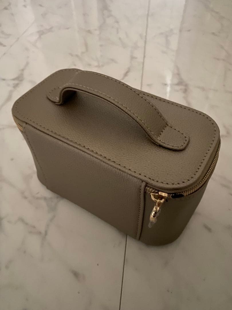 最新❗️未開封‼️ エミレーツ航空ファーストクラス ブルガリBVLGARIポーチ