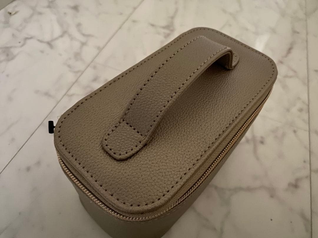 最新❗️未開封‼️ エミレーツ航空ファーストクラス ブルガリBVLGARIポーチ