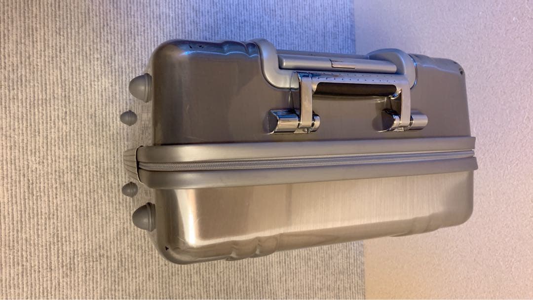 ZERO HALLIBURTON キャリーケース 4輪 59L シルバー