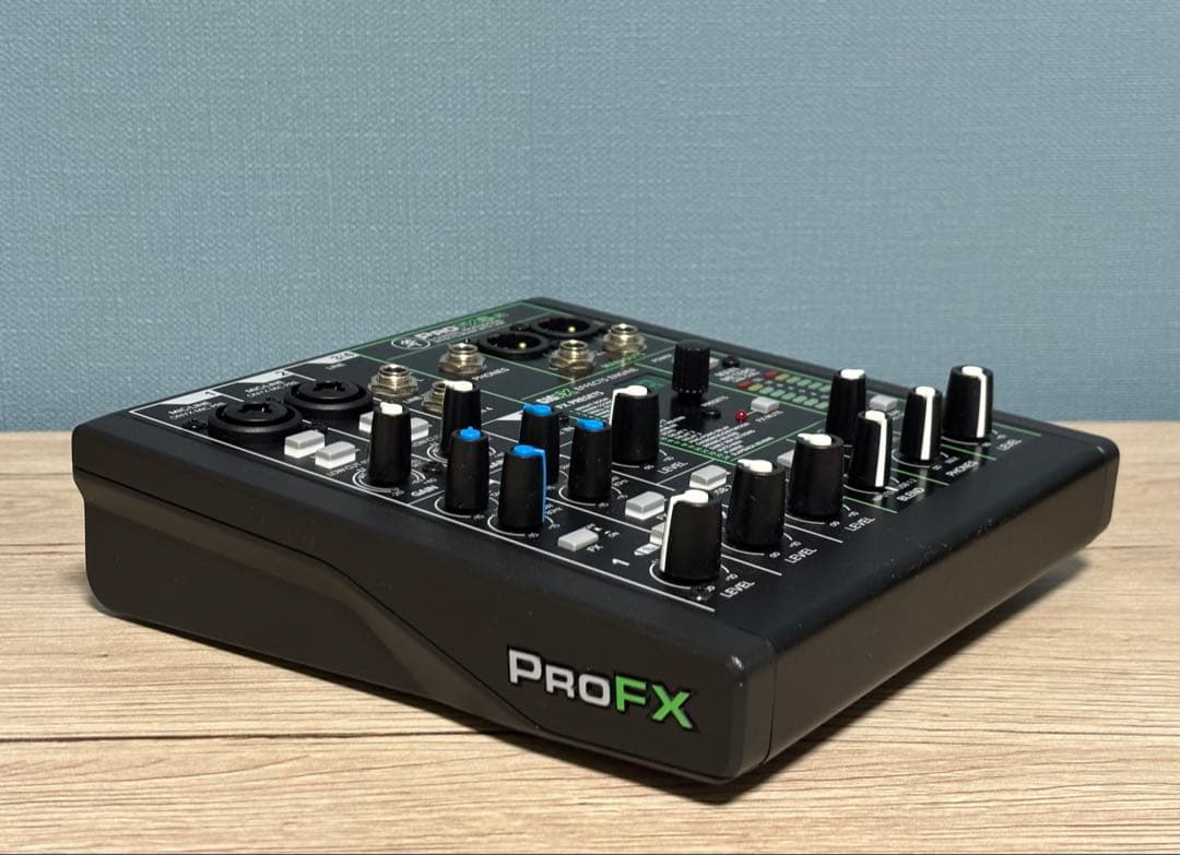 MACKIE PROFX6 v3 本体と電源アダプター、音出し動作確認済み