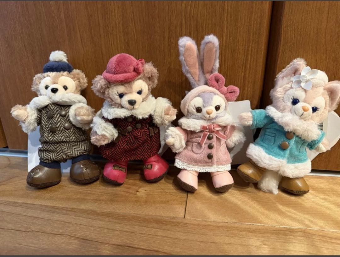 新品タグ付　4体　ダッフィー&フレンズ　トゥインクリングタウン ぬいぐるみバッジ