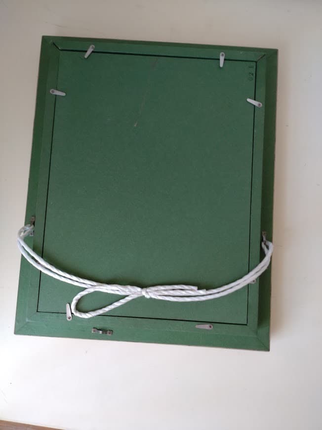 PF5　金色装飾の額縁（４７x３８cm）