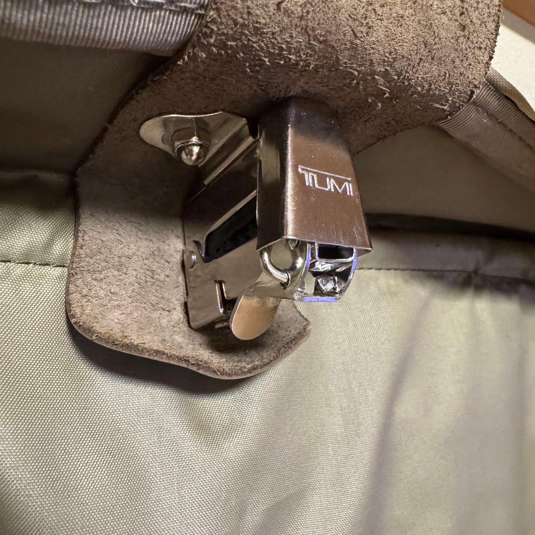 TUMI ガーメントバッグ オリーブグリーン