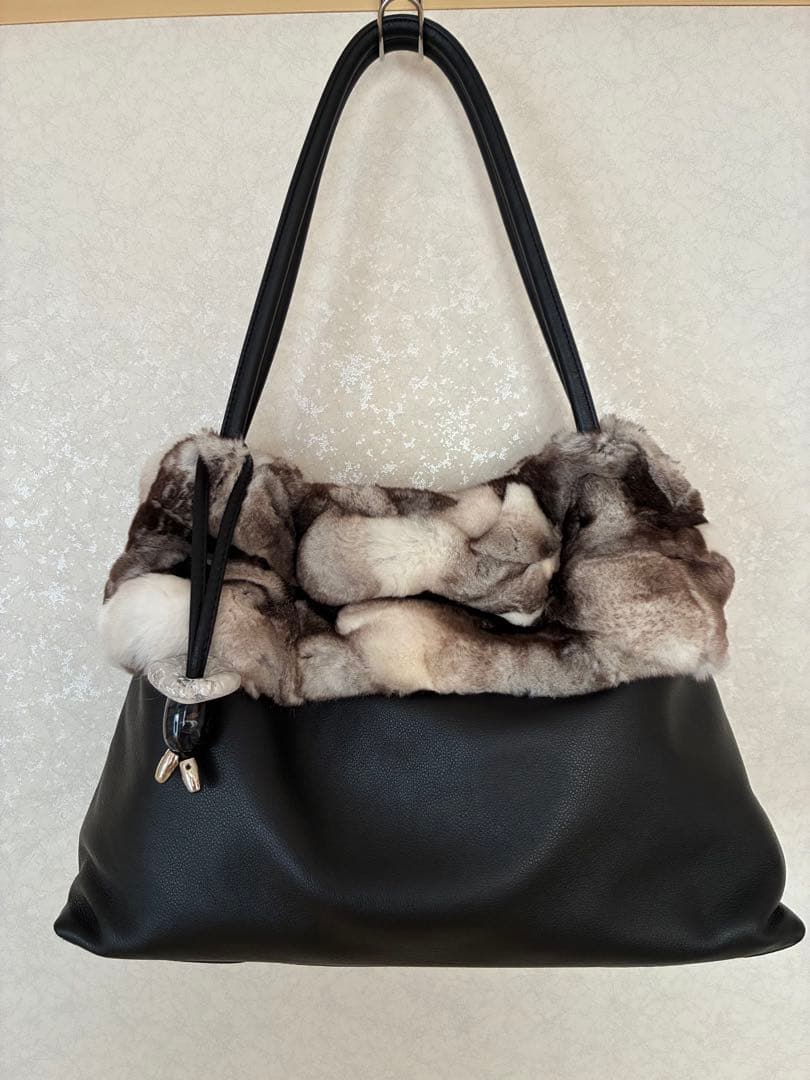 LANZETTI 軽くて肩掛けできるファーバッグ　★手触りの良いファーです