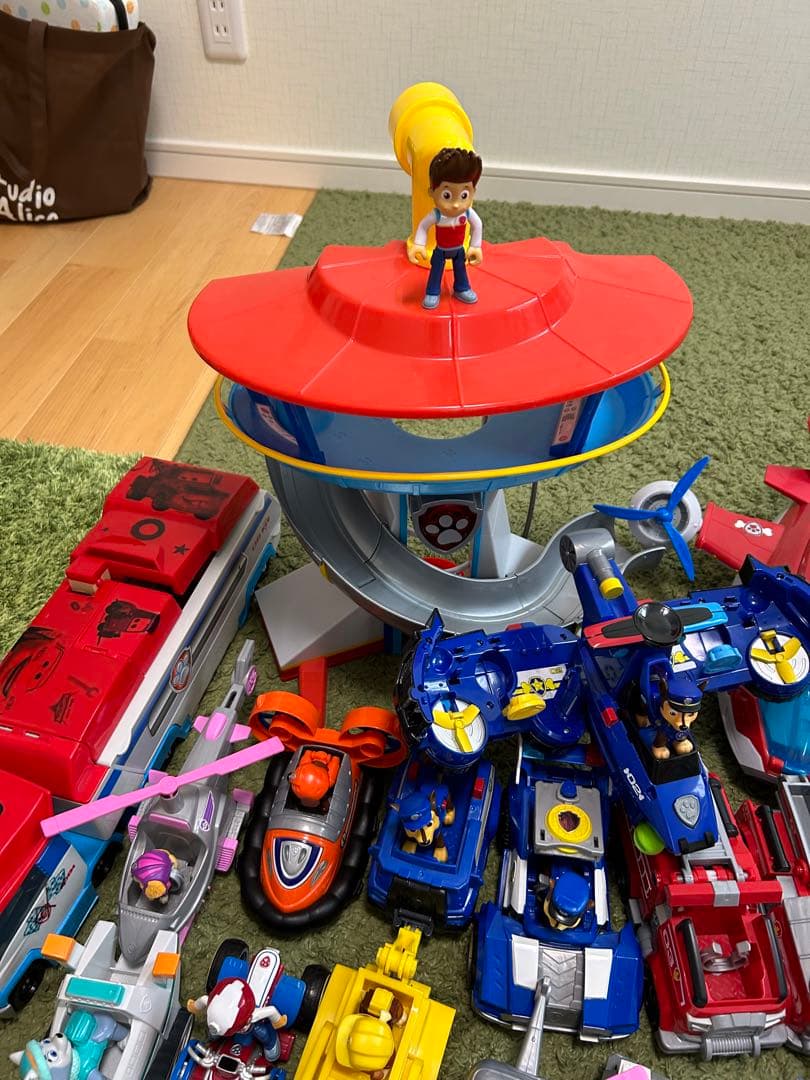 パウ・パトロール 基地と車両セット　バラ売り不可