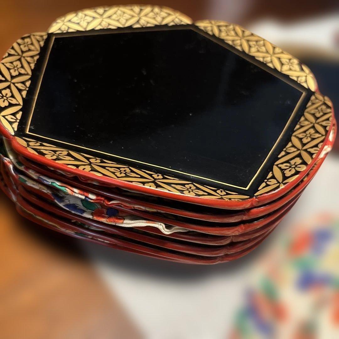 輪島塗りの菓子器　(12枚)手縫いの緩衝布付