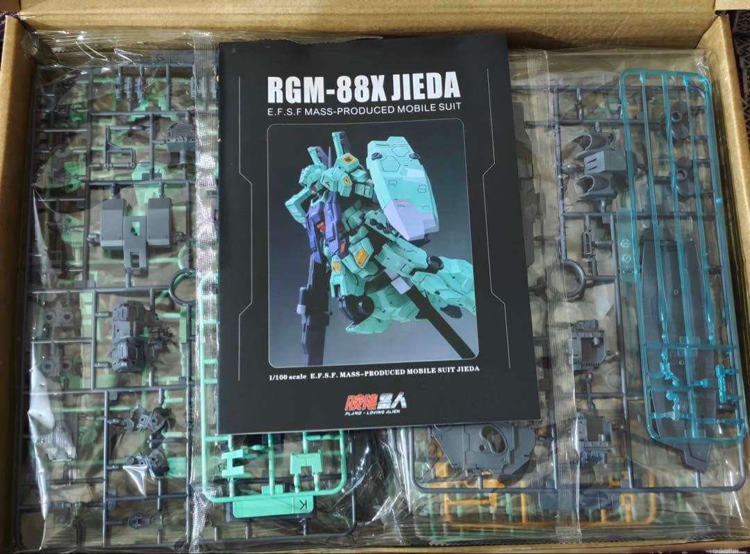 プラモ星人　1/100 RGM-88X アムロ専用ジェダ　海外正規品