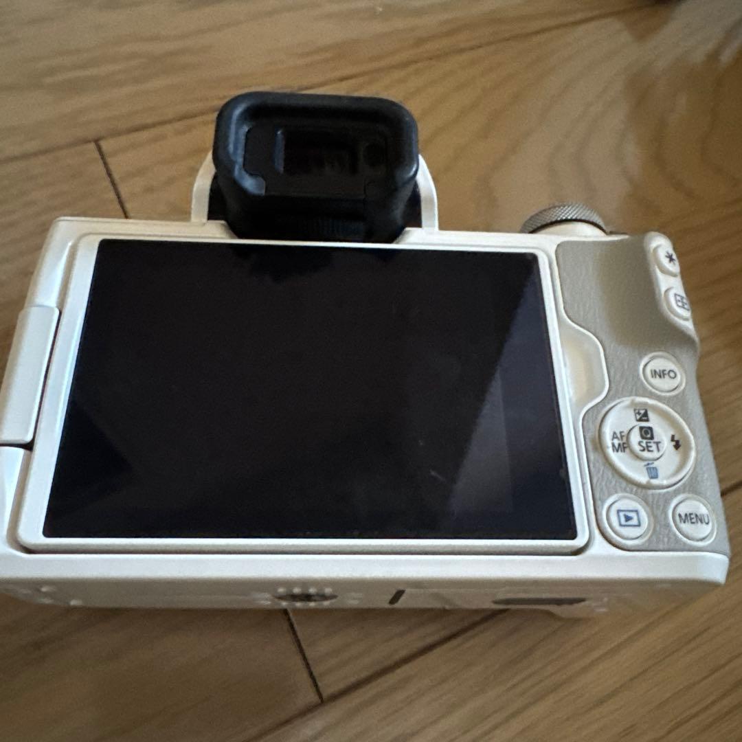 Canon EOS kiss M ミラーレス一眼 ホワイト 3本レンズ付き