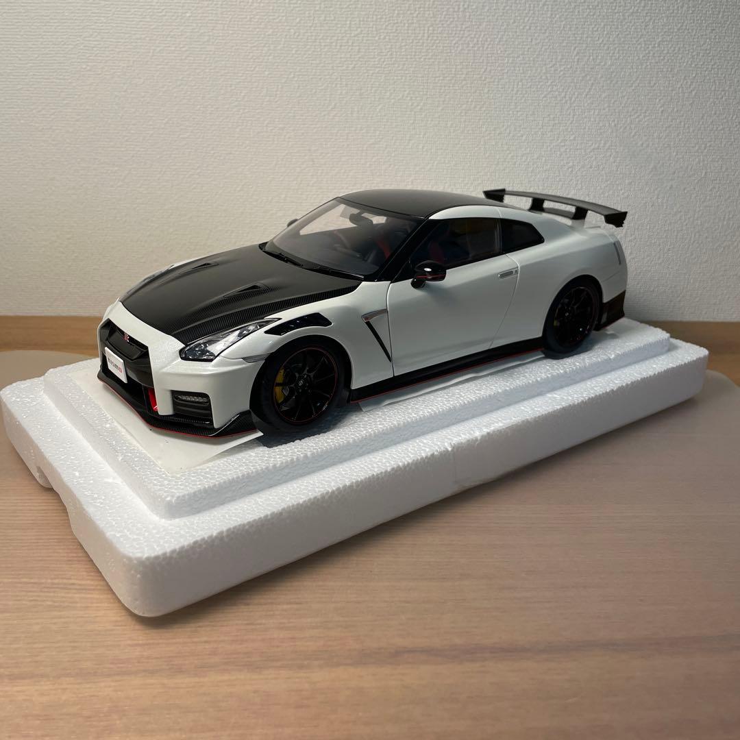 オートアートNissan GT-R nismo 1/18 ミニカー ホワイト