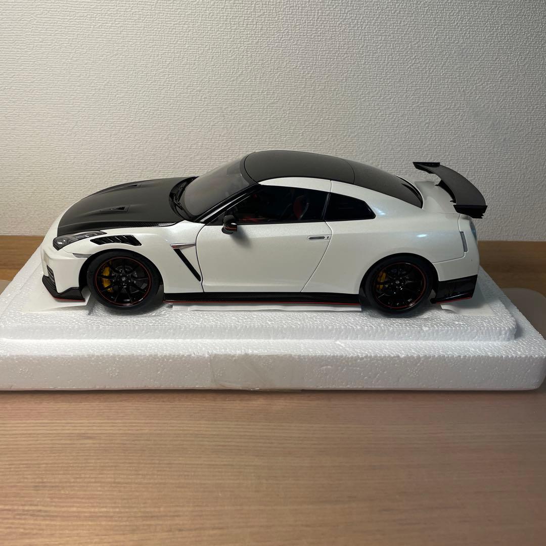 オートアートNissan GT-R nismo 1/18 ミニカー ホワイト