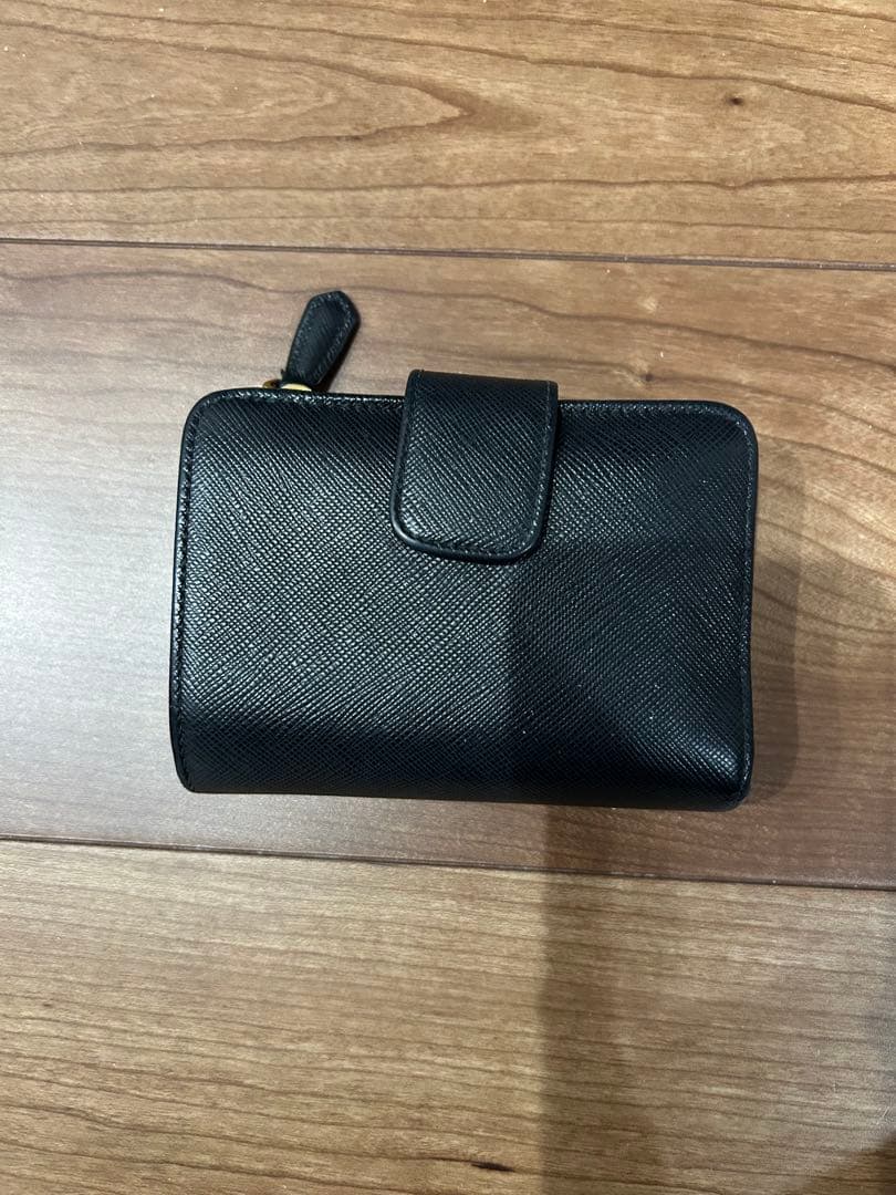 PRADA ブラックレザー 二つ折り財布　箱あり