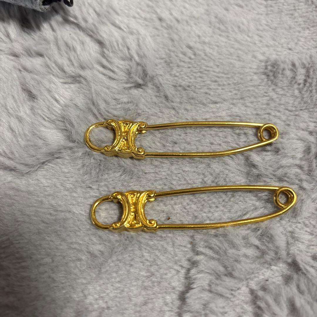 セリーヌ　安全ピン　2本　まとめ売りです　ゴールド　ブローチ