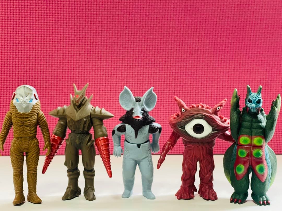 ❁在庫一掃SALE❁ 怪獣シリーズ61体＋おまけ1体付き　ソフビ　まとめ売り