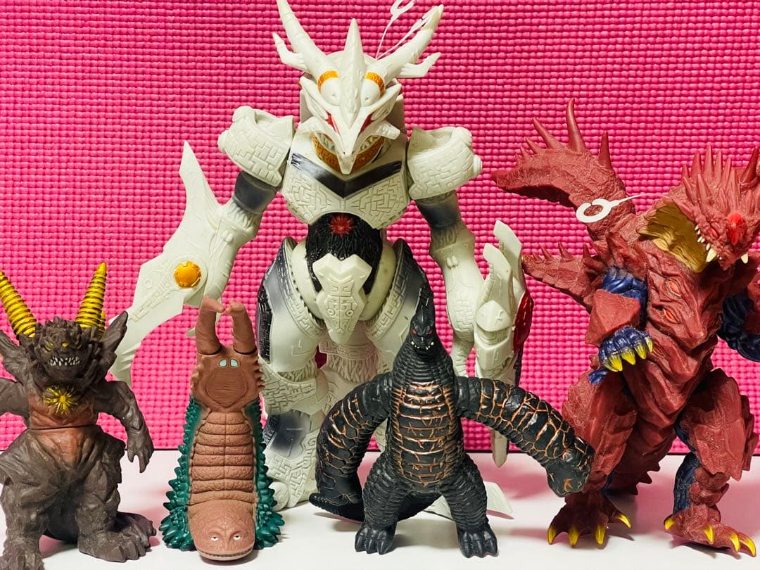 ❁在庫一掃SALE❁ 怪獣シリーズ61体＋おまけ1体付き　ソフビ　まとめ売り