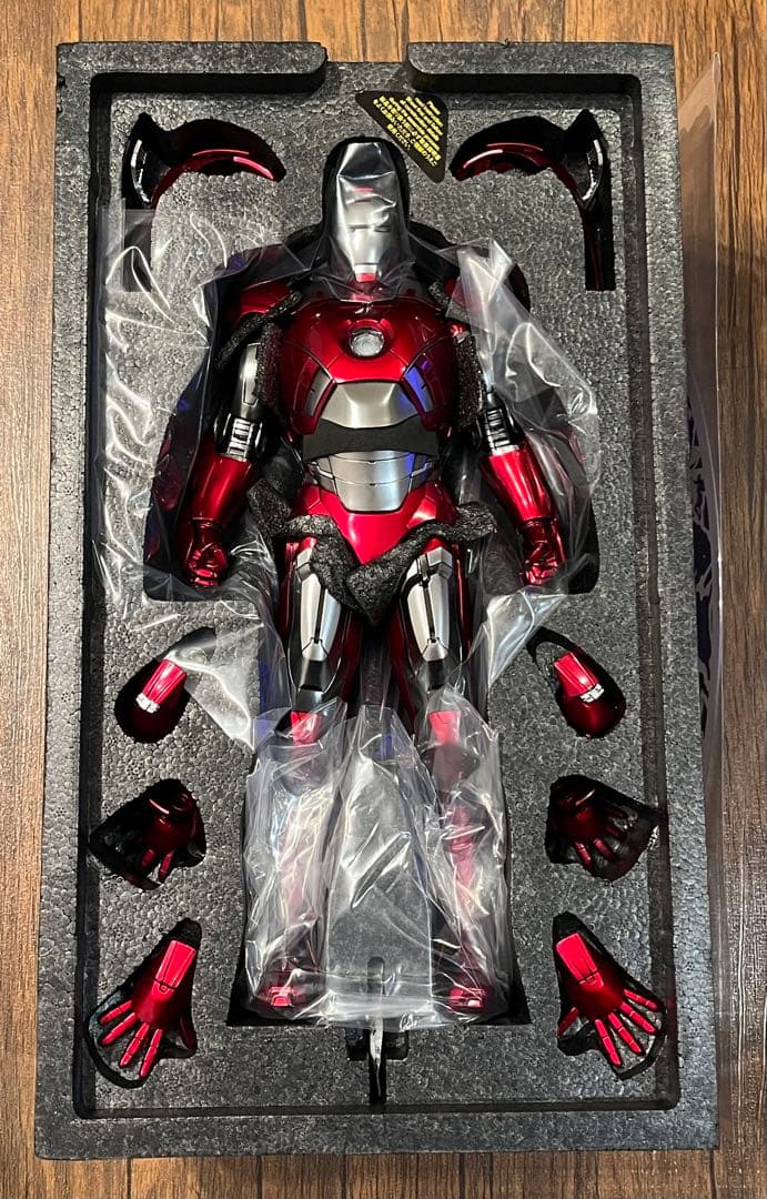 ホットトイズ　アイアンマン・マーク７（プラチナカラー）　D100