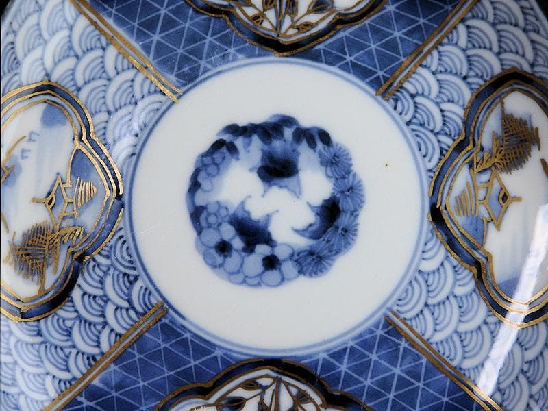 古伊万里　青海波に墨弾籠目紋　楼閣山水に花の図　八角皿２枚F205AS-fbud