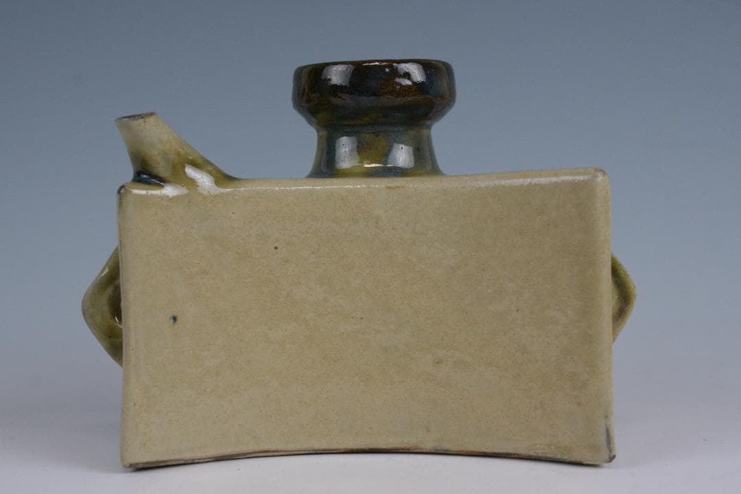 壺屋焼 人間国宝 金城次郎 作 魚文抱瓶（中）