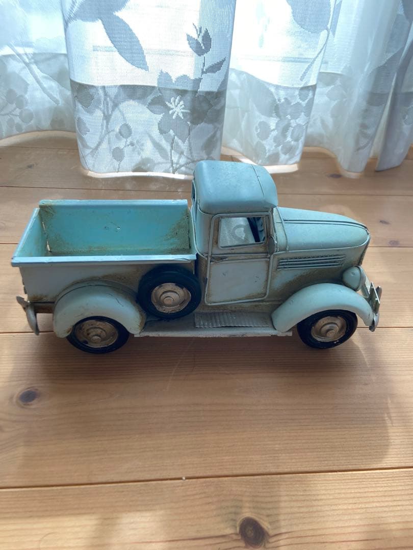 アンティークトラック 置物　ブリキ車　レトロ