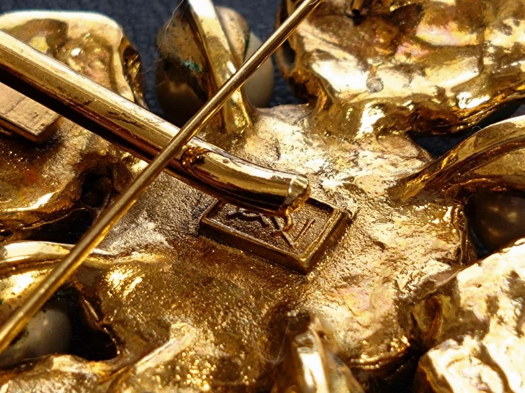 イブ・サンローランヴィンテージブローチ