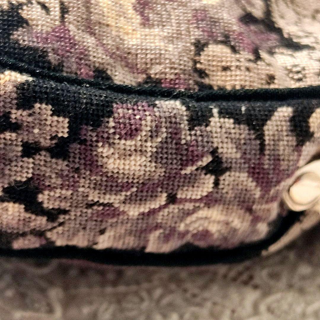 プチポワン　刺繍　ゴブラン　バック　ポーチ　アンティーク　ニードルポイント