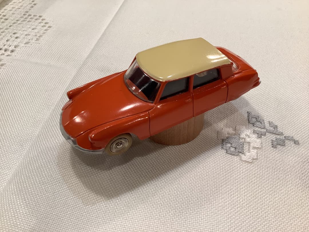 お値下げ！美品　仏製DINKY TOYS CITROEN DS19 ミニカー