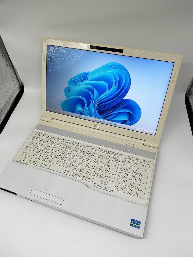 【FUJITSU】爆速Core i7/新品SSD256GBノートパソコン C11