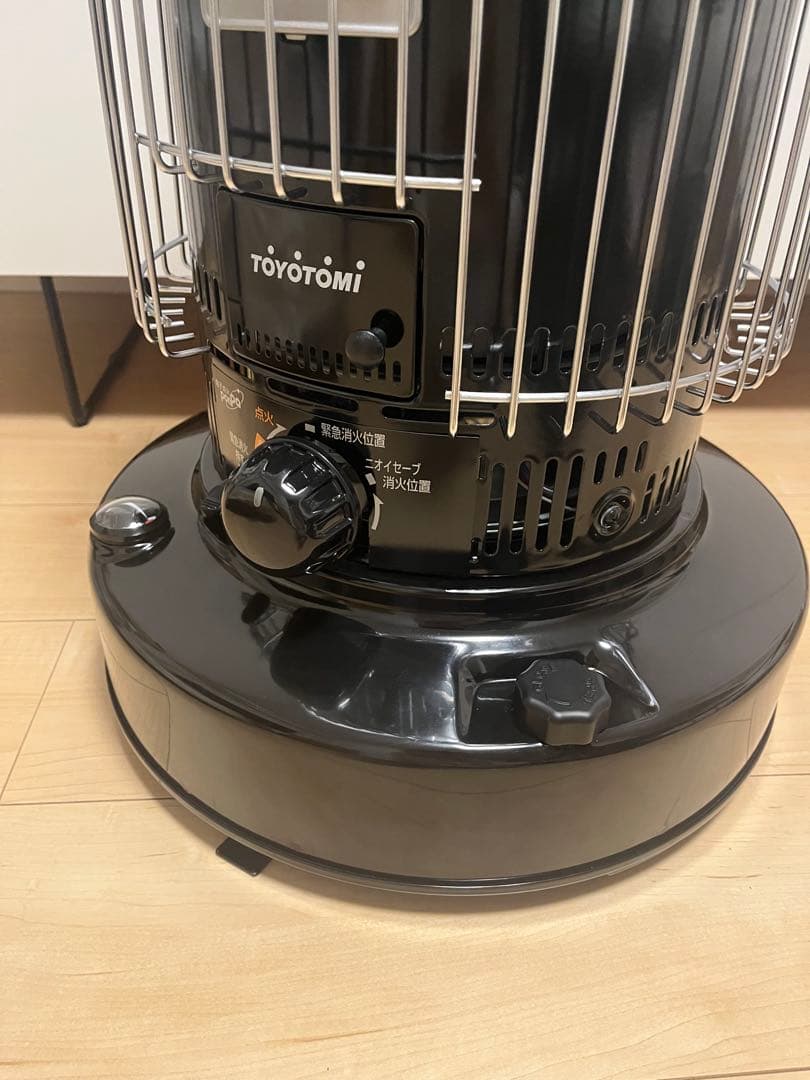 トヨトミ 対流形石油ストーブ　KS-67H ブラック