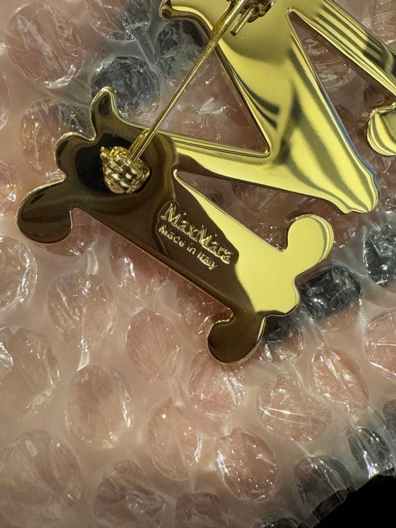 1回使用のみ✨MaxMara(マックスマーラ) ロゴ刻印 ビジュー装飾 ブローチ