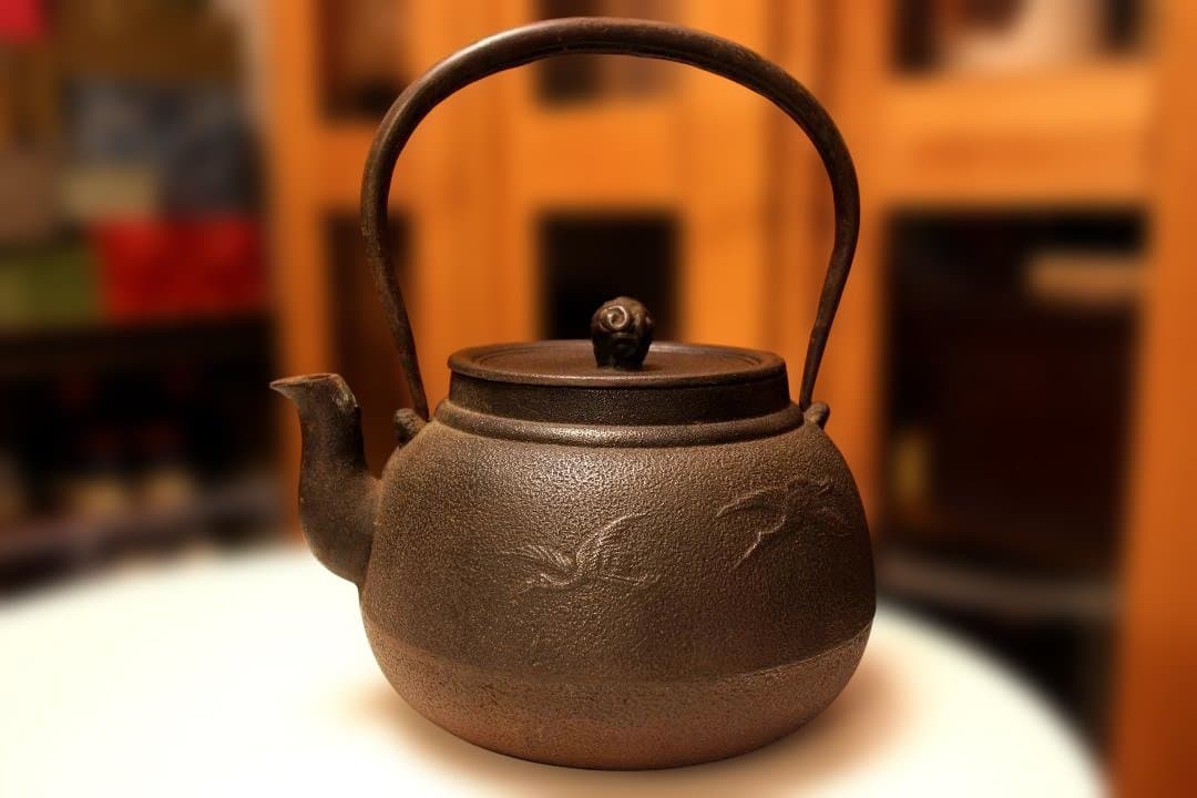 鋳鉄製 花模様 鉄瓶