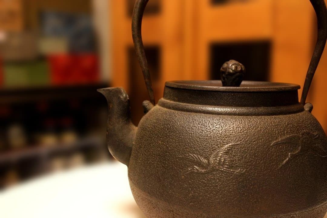 鋳鉄製 花模様 鉄瓶