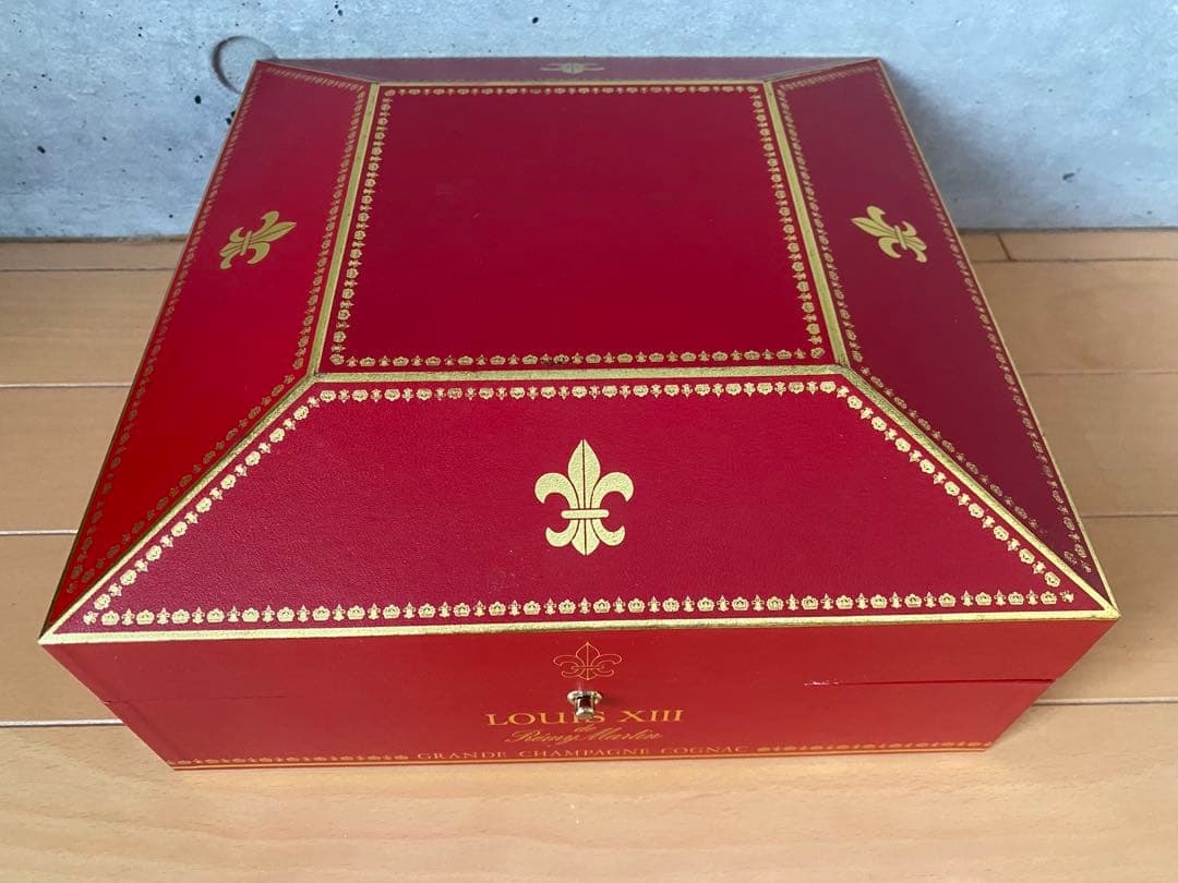 レミーマルタン ルイ13世バカラ 金キャップ 四角形箱 700ml 中古 未開栓