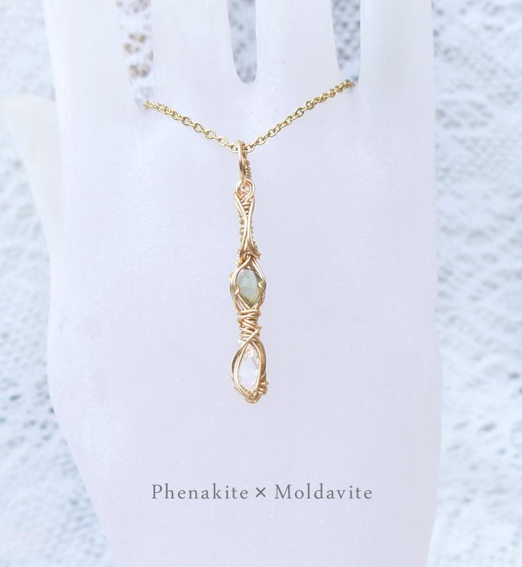 高波動フェナカイトシナジーペンダントトップ（サポートストーン：モルダバイト）◇