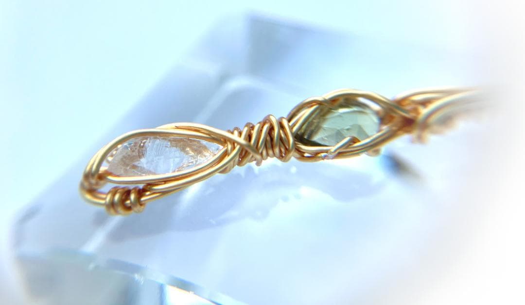 高波動フェナカイトシナジーペンダントトップ（サポートストーン：モルダバイト）◇