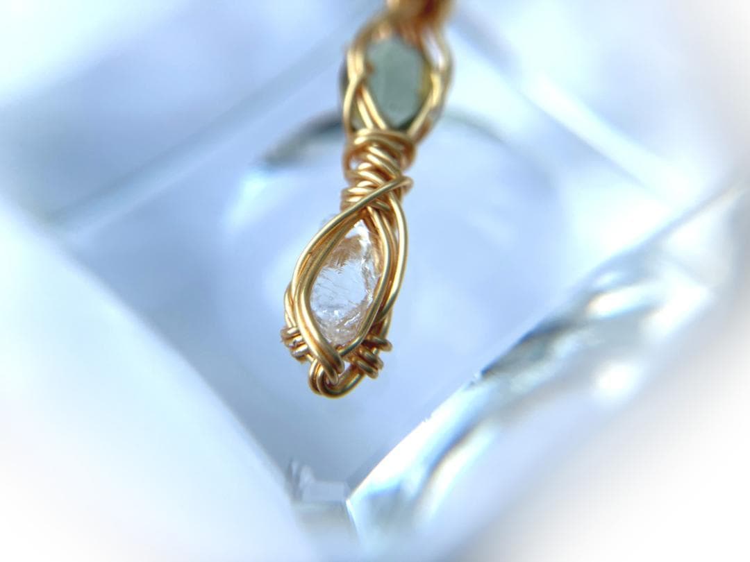 高波動フェナカイトシナジーペンダントトップ（サポートストーン：モルダバイト）◇