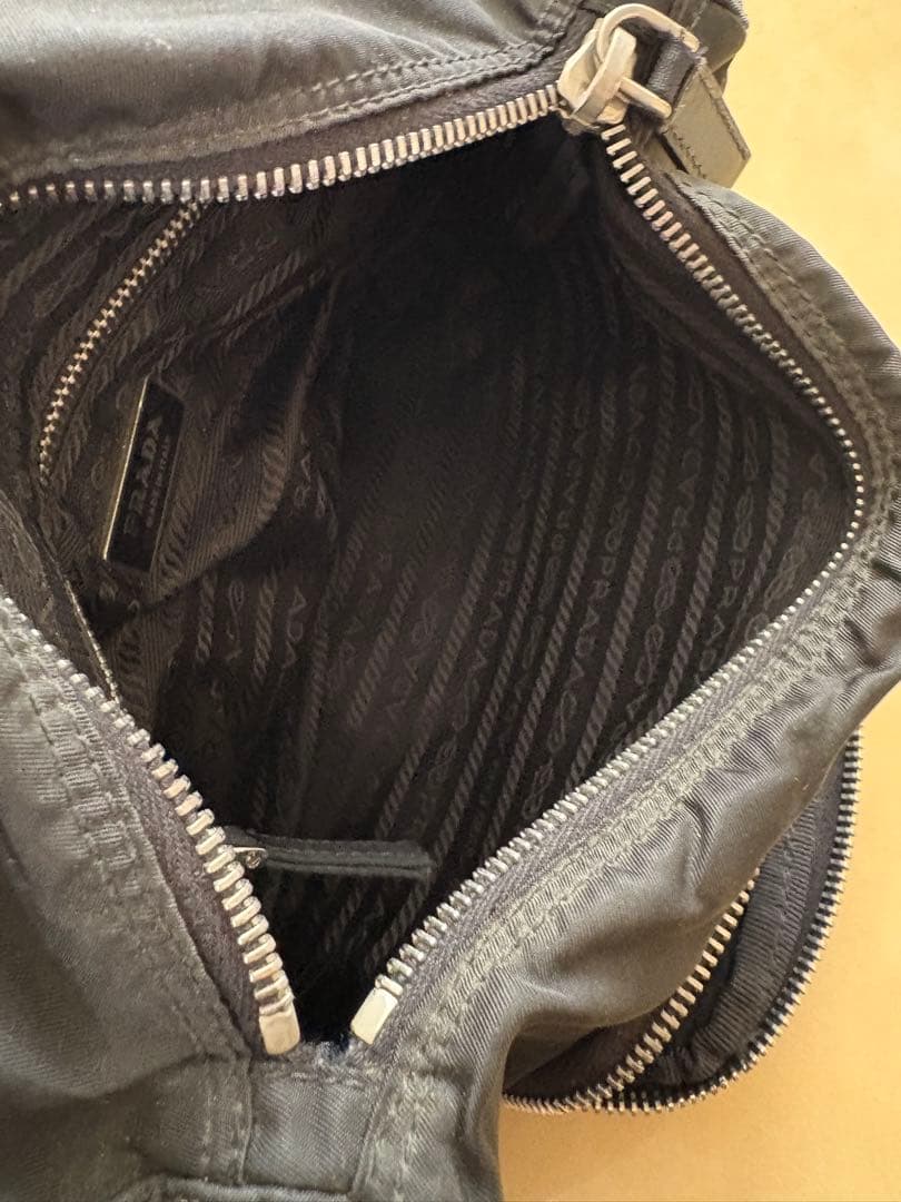 PRADA プラダ ショルダーバッグ ワンショルダー 三角ロゴ 斜め掛け