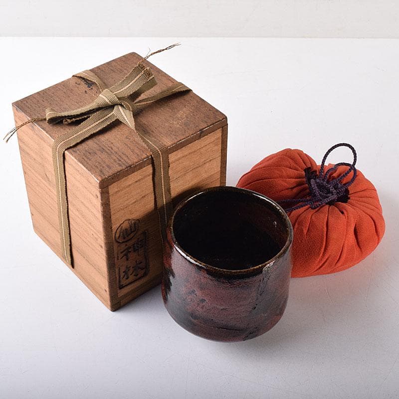 茶道具　楽吉左衛門作　黒楽筒茶碗　仕覆付　共箱　M　R8725