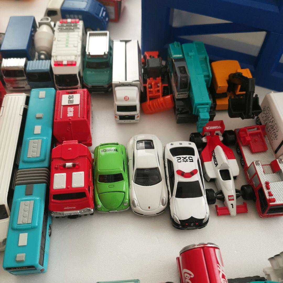 トミカミニカー95台・駐車場