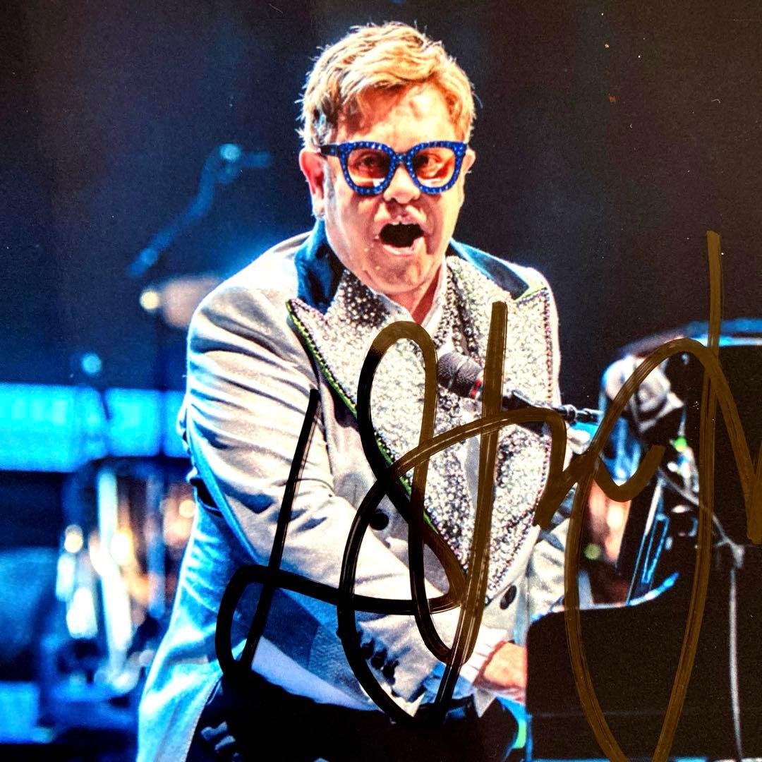 エルトン・ジョン直筆サイン入り2Lサイズ写真…ピアノロック…Elton John
