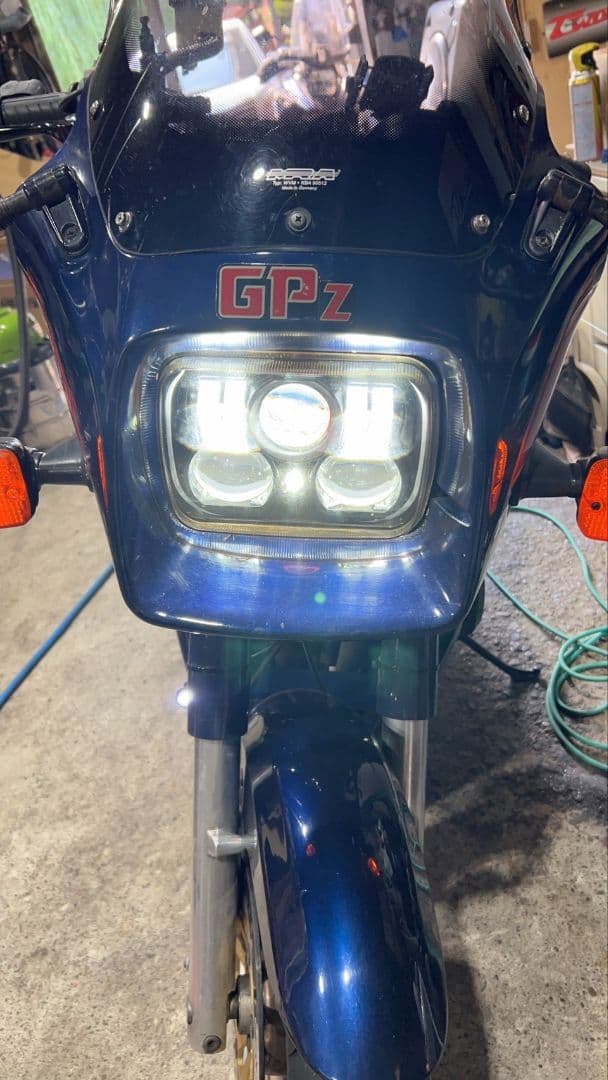 【ボルトオン　ワンオフ加工済】GPz750F LED　プロジェクターライト
