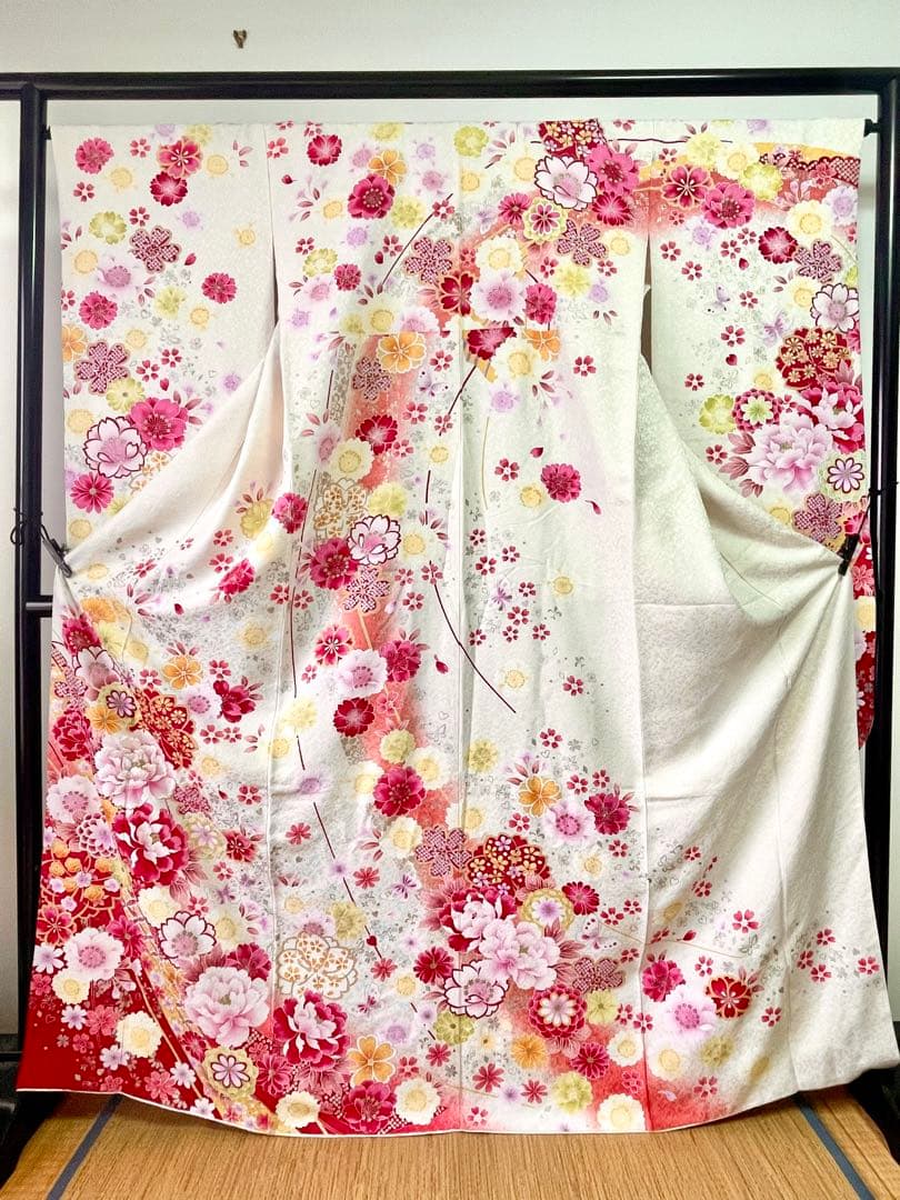 ［振袖］正絹　やわらかい白　生成り　桜　牡丹　蝶　箔　成人式