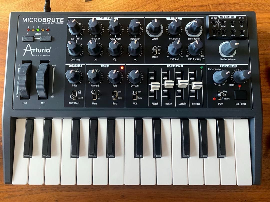 Arturia MICROBRUTE アナログシンセサイザー　マイクロブルート