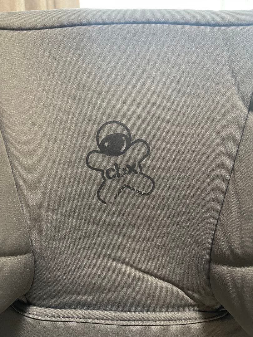 サイベックス　cbx ジュニアシート グレー