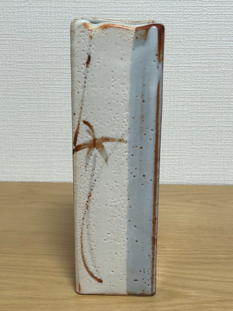 志野焼　康元★四角形陶器花瓶★白茶ストライプ