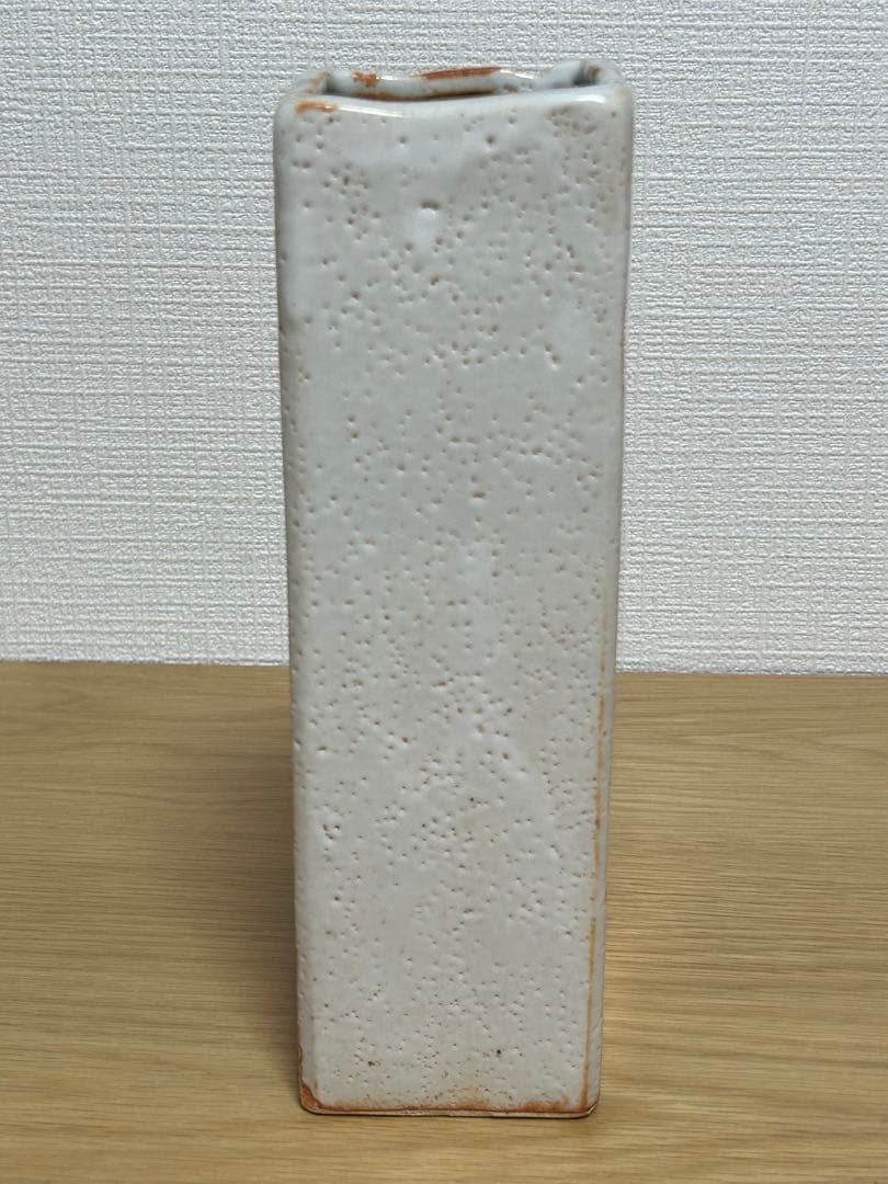 志野焼　康元★四角形陶器花瓶★白茶ストライプ